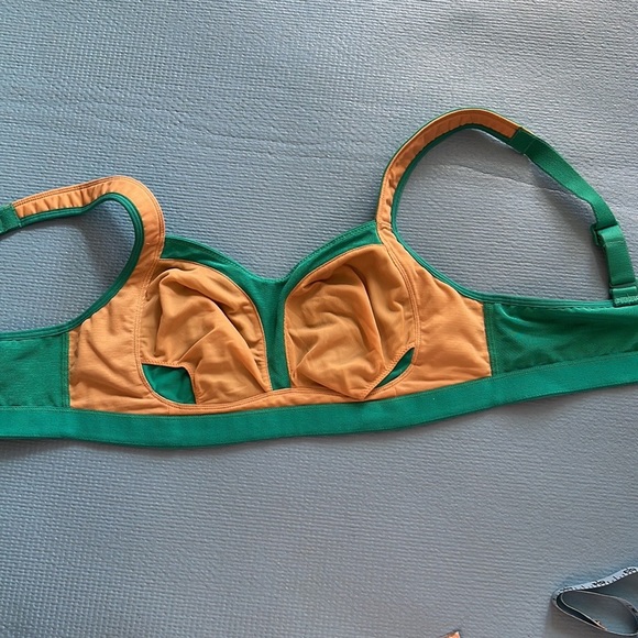 Lululemon Ta Ta Temer Ii, size 04 - Picture 9 of 12